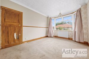 dining room- click for photo gallery